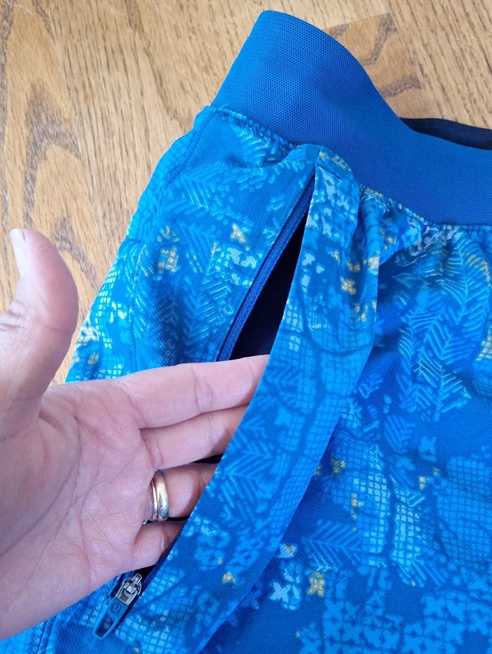 Lululemon Blue License to Train Linerless Short 7"  XL - Picture 6 of 7